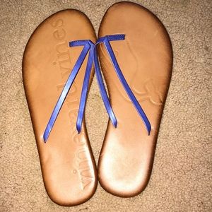 Adorable Vineyard Vines flip flops!
